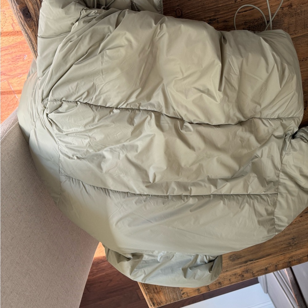 American Eagle Puffer Coat. Brand new! - Picture 4 of 7
